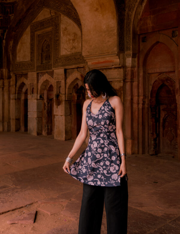 Mrinalini | Oudhi - Halter Neck Linen Blend Kurti